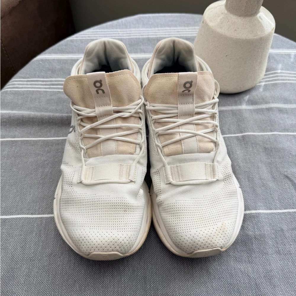 On Running Men's Cream and White Sneakers